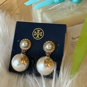 ❤️NWT❤️ Tory Burch Pearl Drop Earrings – in Neiman Marcus gift Box with Dust Bag